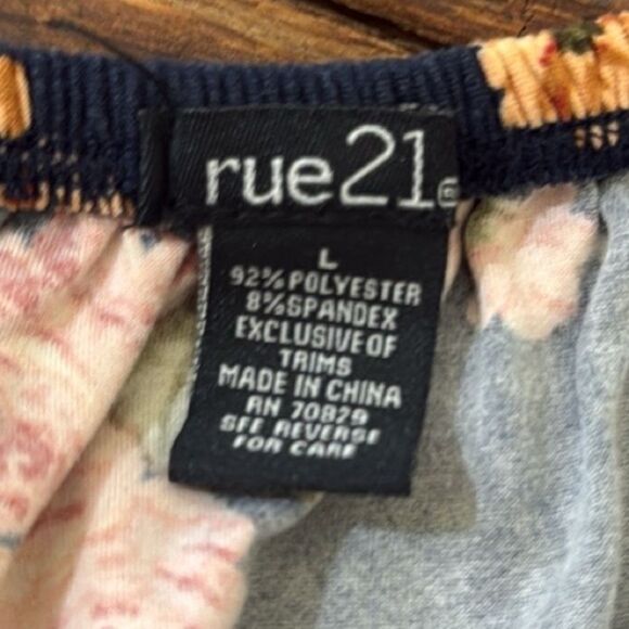 Floral Off-Shoulder Romper - Picture 6 of 6